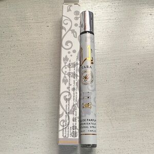 Yara Moi Spray 1.18fl NIB